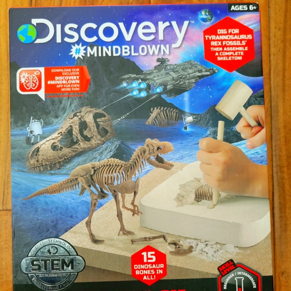 Discovery MINDBLOWN Dinsosaur Fossil Dig Kit